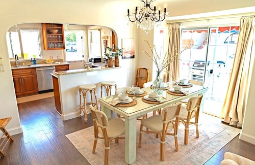 Belmont Shore House | Steps to the water, 2bd/2ba bay retreat, sleeps 6, AC, parking! All new & clean.