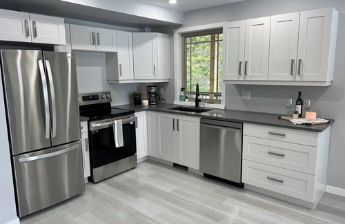 Manitoba Cottage | Still Cove Point: Luxury Waterfront Cabin