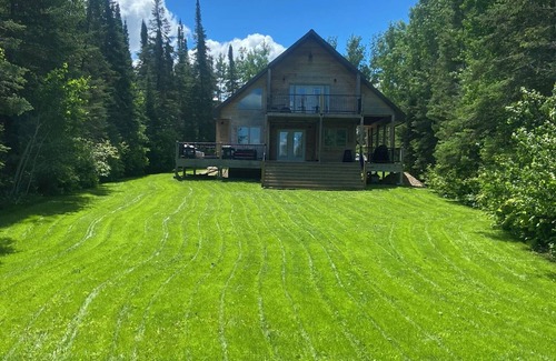 Manitoba Cottage | Still Cove Point: Luxury Waterfront Cabin