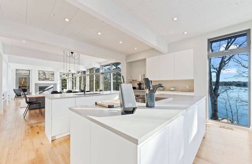 Seguin House | Stillness on the Shore - Fabulous family cottage