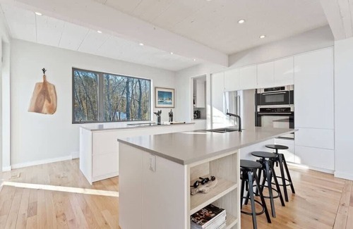 Seguin House | Stillness on the Shore - Fabulous family cottage