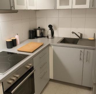 Beuel-Mitte Apartment | Stilvolles Apartment mit zwei Bädern Terrasse und Parkplatz nahe Rhein und Bonn Zentrum