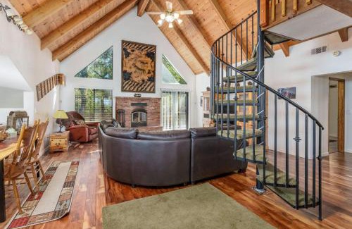 Oakhurst House | Stimboli Lodge- Sleeps 16 with tons of games and fun