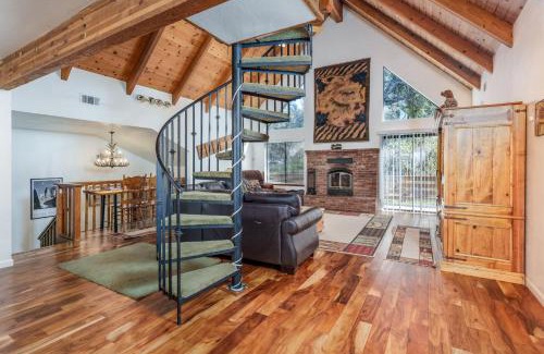 Oakhurst House | Stimboli Lodge- Sleeps 16 with tons of games and fun