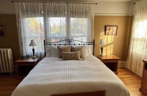 South Central Bed & Breakfast | Stirling House Bed & Breakfast