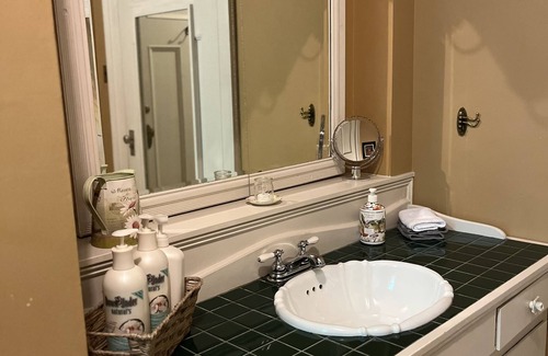 South Central Bed & Breakfast | Stirling House Bed & Breakfast