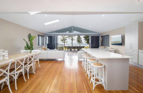 Stockton House | 'Stockton Grande' A Sublime Beachfront Family Oasis