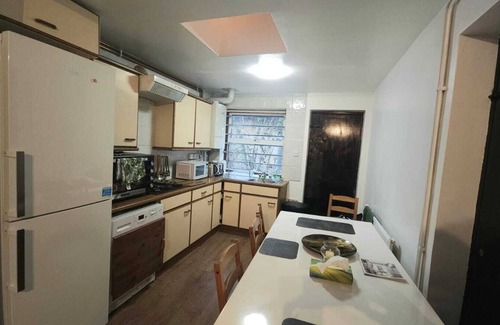 Larkhall Apartment | Stockwell Station Double Room