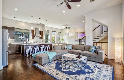 East Downtown Houston Apartment | Stoic Sanctuary @ East Downtown