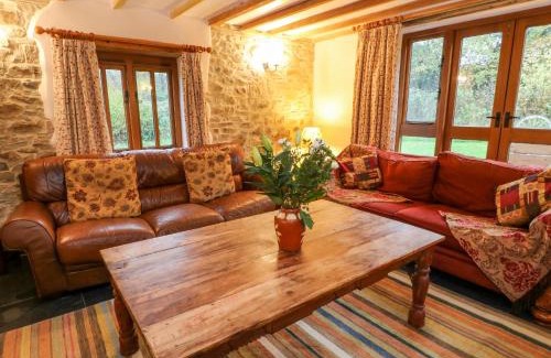 Clawton House | Stone Barn