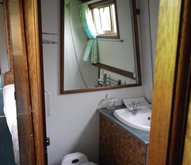 Stone House | Stone - Boat - Sleeps 6 - Pet Friendly - 85ws