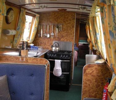 Stone House | Stone - Boat - Sleeps 6 - Pet Friendly - 85ws