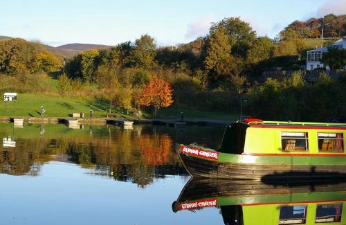 Stone House | Stone - Boat - Sleeps 6 - Pet Friendly - 85ws