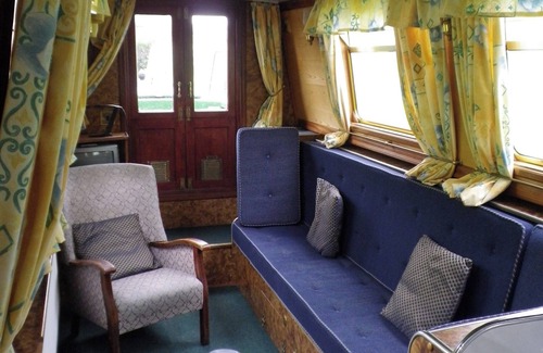 Stone Cabin | Stone - Boat - Sleeps 6 - Pet Friendly - 85ws