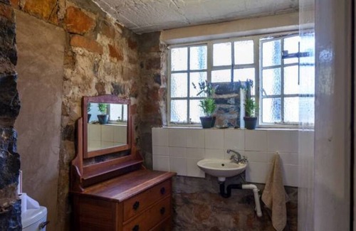 Hogsback House | Stone cottage in the forest; 3 bedrooms. Cozy and family friendly!