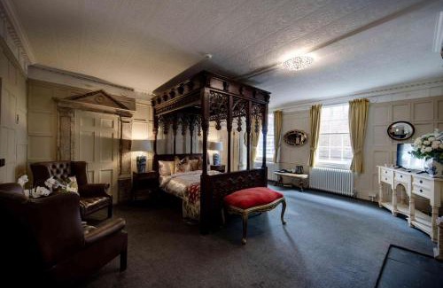 Maidstone House | Stone Court House