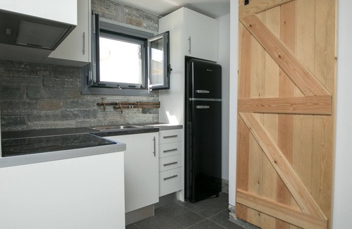 Nea Styra House | Stone & Cozy Studio ιdeal for relaxed holidays, 100m from the beach!