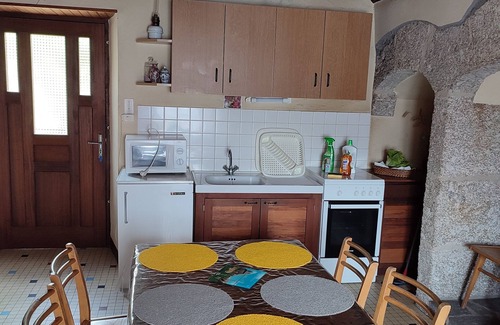 Florentin-la-Capelle House | Stone house in peaceful hamlet between Aubrac (Laguiole) and Lot valley