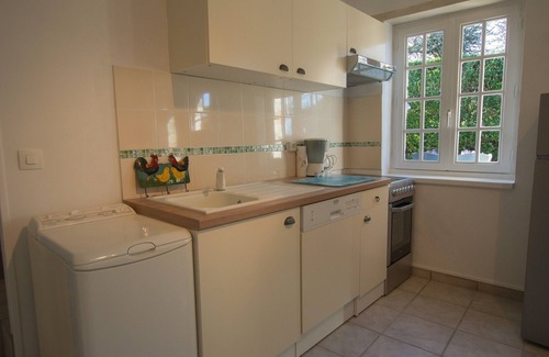 Crozon House | Stone house near beach between Crozon and Camaretnbed and toilet on ground floor