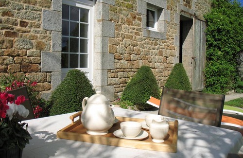 Chalandrey Cottage | Stone house with garden and games room