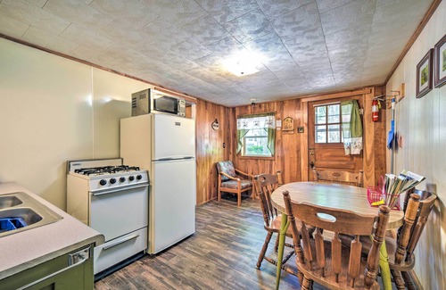 Stone Lake Cabin | Stone Lake Cabin: Grill & Access to Fishing!