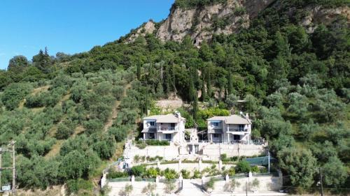 Koumaris House | Stone Maisonettes