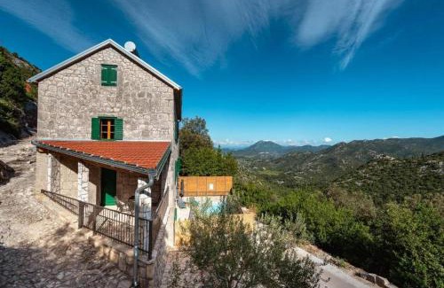 Stasevica Villa | Stone Two Bedroom Villa with Pool