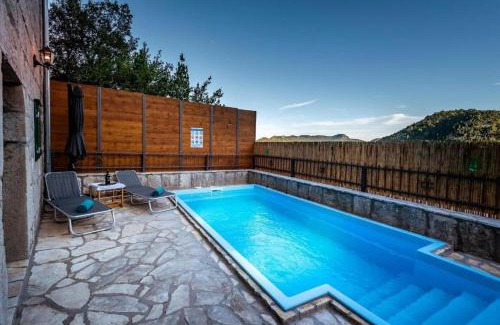 Stasevica Villa | Stone Two Bedroom Villa with Pool