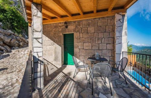 Stasevica Villa | Stone Two Bedroom Villa with Pool
