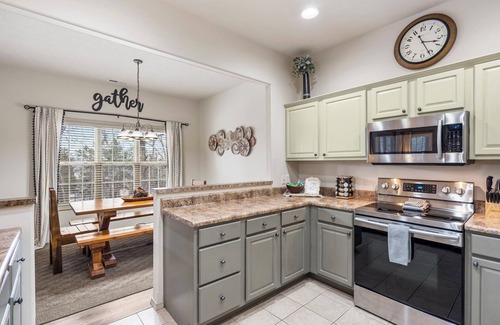 Branson West House | Stonebridge Townhouse near SDC w Free Tickets-Screened In Porch-OnSite Golf Course