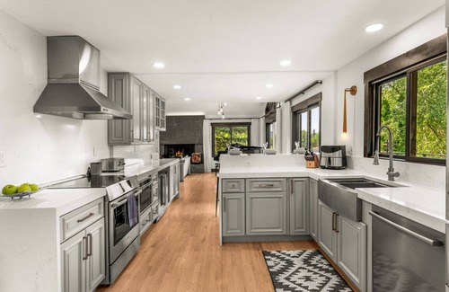 Eagle-Vail Apartment | Stonecreek Summit | 6BR LUXE Retreat W/Hot Tub