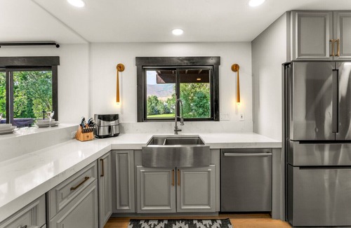 Eagle-Vail Apartment | Stonecreek Summit | 6BR LUXE Retreat W/Hot Tub