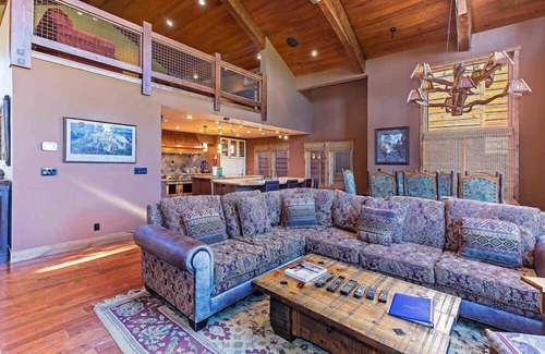 Mammoth Lakes House | Stonegate #02 | Luxe Condo w/Foosball Table