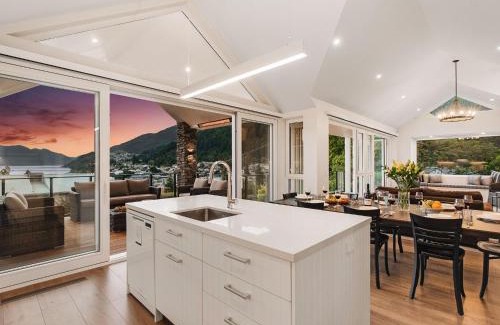 Queenstown City Centre Villa | Stonehill Villa - 5 Bed