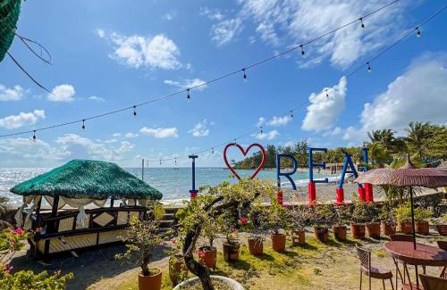 Real Hotel | Stonehouse Tower - Appleton Little Paradise Beach Resort & Restaurant