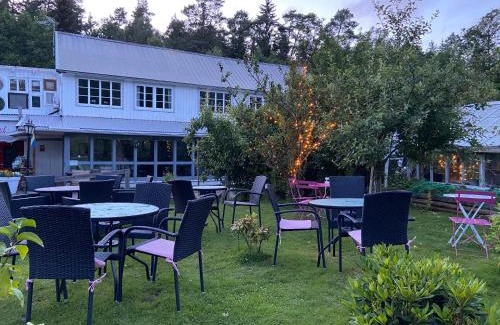 Hokerum Apartment | Stor lägenhet ovanpå café ute på landet