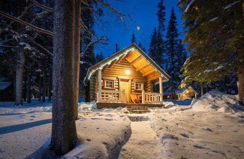 Castle Junction Hotel | Storm Mountain Lodge & Cabins