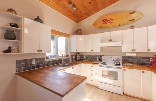 Tofino House | Stormfront Guesthouse-Downtown, Hot Tub, Arcade Games