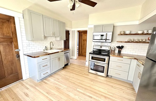 Milwaukee House | Story Hill Bungalow walking distance to ballpark
