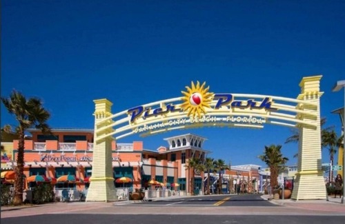 Sunnyside House | Storywood Beach Cottage 502-Quiet, Near Beach-Sleeps 9