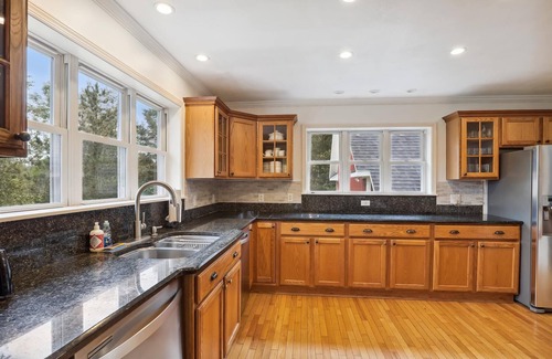Moscow House | Stowe Away: spacious 5 br, fireplace, a/c, views!