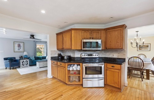 Moscow House | Stowe Away: spacious 5 br, fireplace, a/c, views!