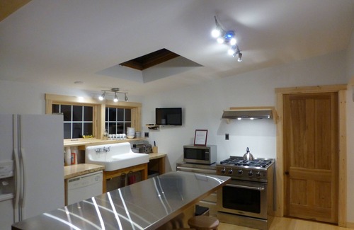 Morrisville Cabin | Stowe Log Cabin: Fireplace, Hot Tub, Views, fast Wi-Fi