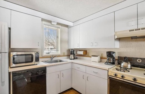 Stowe Area Condo | Stowe Mountain Ski Condo 2 Br Presidents Week. A second unit is also available n