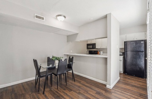 South Arlington Apartment | Stratton 2415-A I Spacious 2 Bed 1.5 Bath