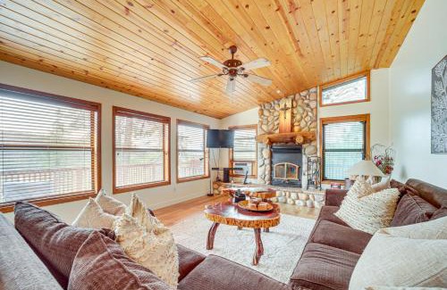 Strawberry House | Strawberry Hideaway in the Pines with Hot Tub!
