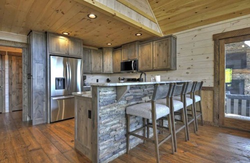 Mineral Bluff Cabin | Strawberry Sunset | Free Night Offer!