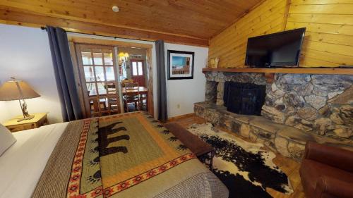 Red River House | Streamside Retreat On The River With High Speed Wifi And Ac