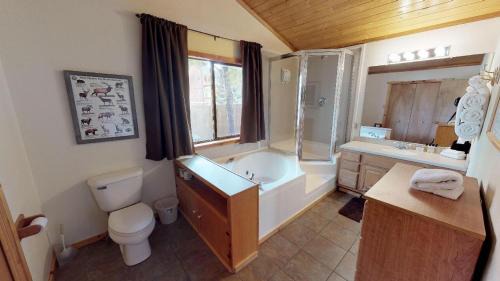 Red River House | Streamside Retreat On The River With High Speed Wifi And Ac