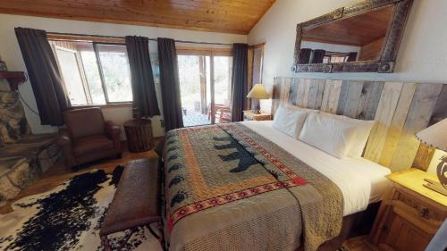 Red River House | Streamside Retreat On The River With High Speed Wifi And Ac